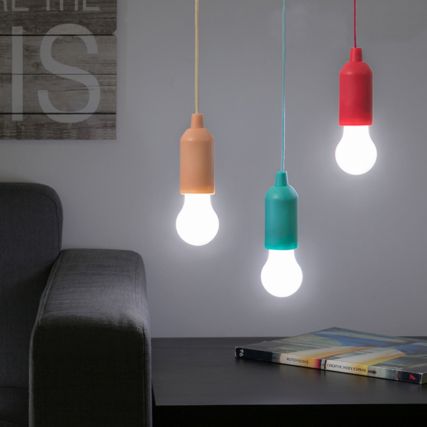 LED-lampa med dragsnöre