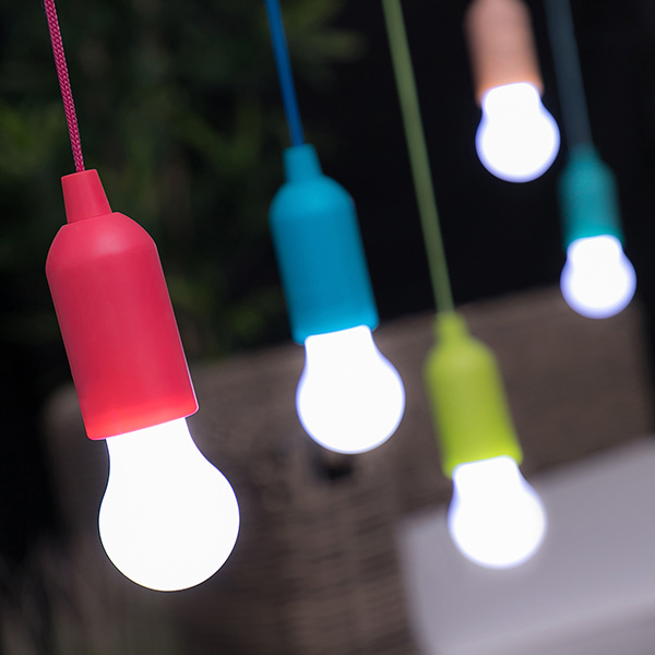 LED-lampa med dragsnöre