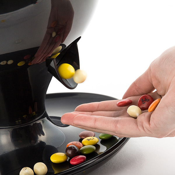 Rörelsestyrd godis- och snacksdispenser