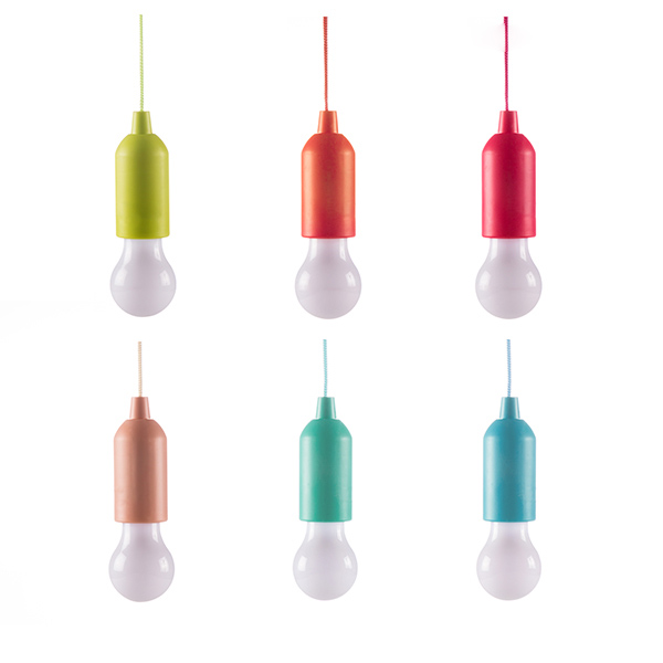 LED-lampa med dragsnöre