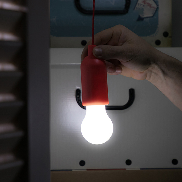LED-lampa med dragsnöre