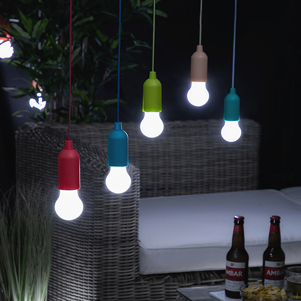LED-lampa med dragsnöre