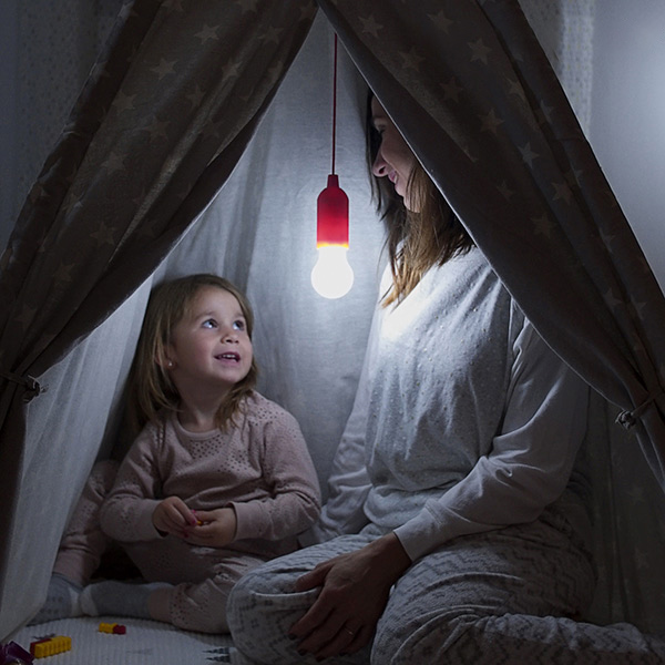 LED-lampa med dragsnöre