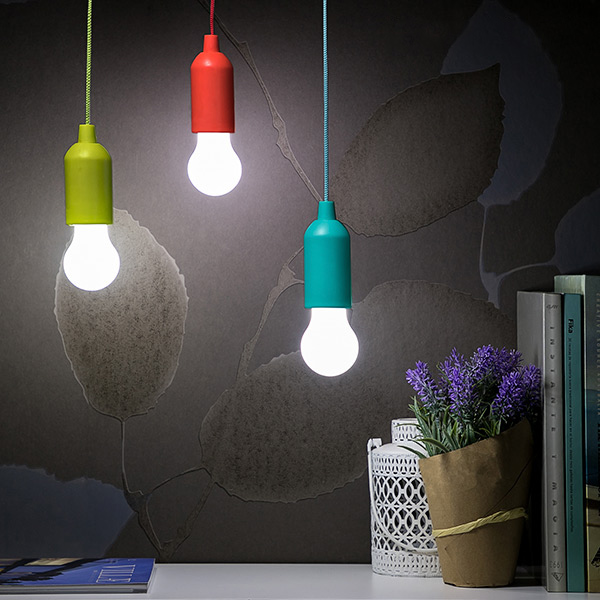 LED-lampa med dragsnöre